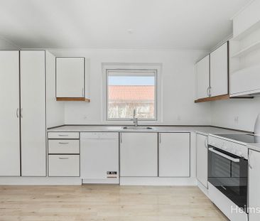 Attraktivt 1-plans rækkehus i Holluf Pile med egen have og parkering - Photo 2