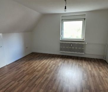 Günstige 2,5-Zimmer-Dachgeschosswohnung - Foto 4