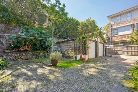 Spacious 2 Bedroom Apartment in the Heart of Waverley - Photo 4