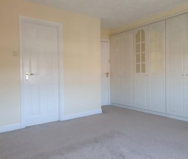 4 bedroom detached house to rent - Photo 3