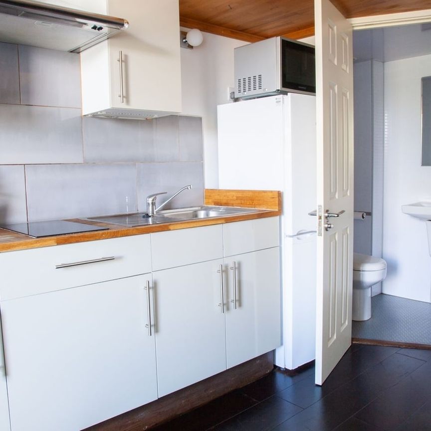 Studio Flat, Edgware Road, NW2 - Photo 1