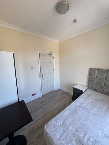 Room in a Shared House, Kensington Gardens, IG1 - Photo 2