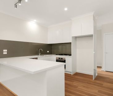 Neatly presented townhouse - Photo 2