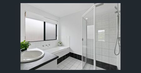 Beautiful Family Home in Seaford! - Photo 5