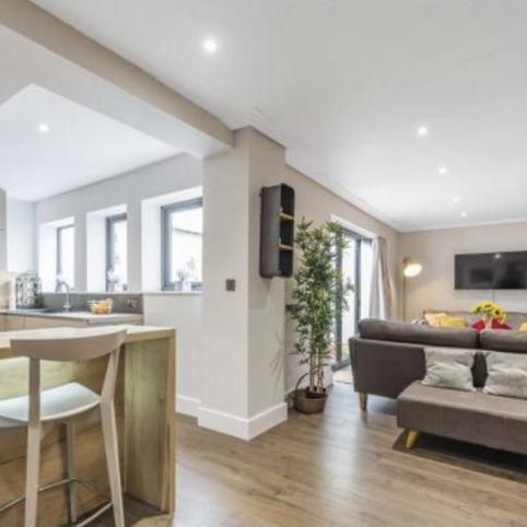 3 bedroom terraced house to rent - Photo 1