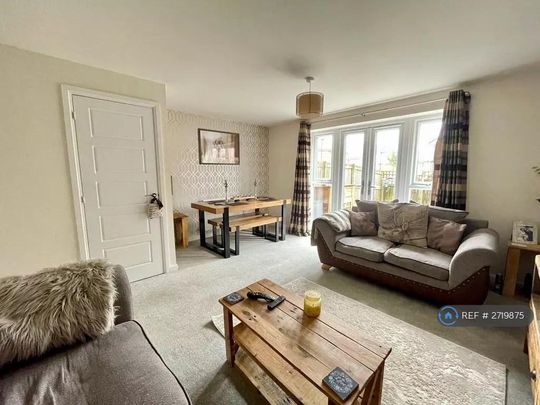 3 bedroom semi-detached house to rent - Photo 1