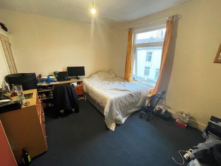 4 bedroom terraced house to rent - Photo 5