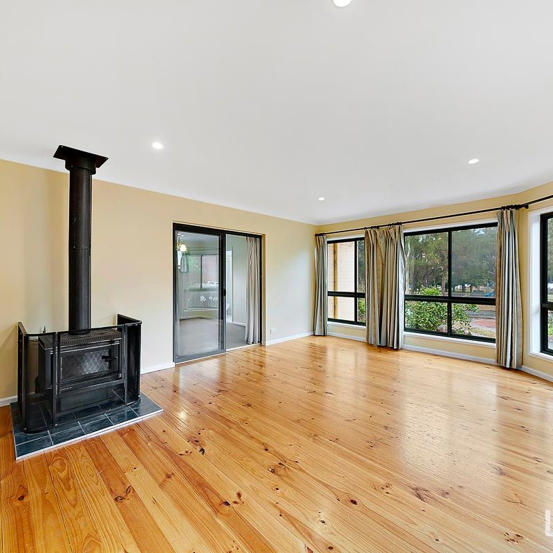 8 Knaggs Crescent, Page ACT 2614 - House For Rent | Domain - Photo 1