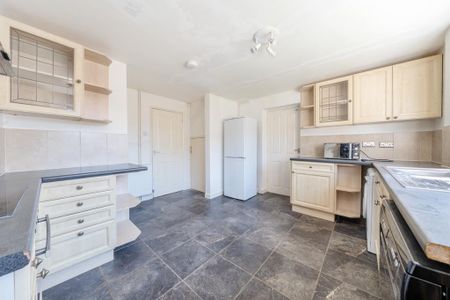3 bedroom semi-detached house to rent - Photo 5
