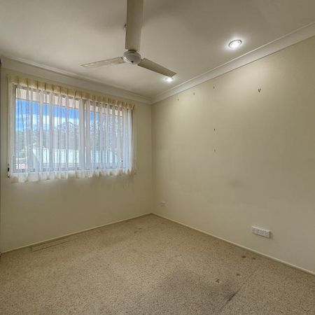 MULTI LIVING FAMILY HOME! - Photo 5