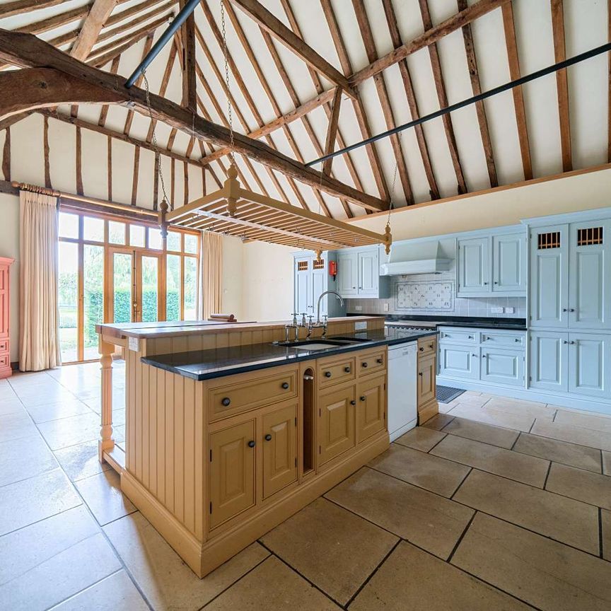 A charming thatched barn conversion in Wherwell. - Photo 1