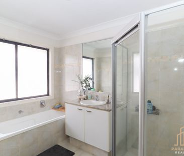 Stunning Waterfront Family Home for Rent - with option to be furnished - Photo 5