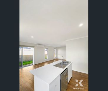 Immaculate 4 Bedroom Family Home in Rockbank - Photo 5