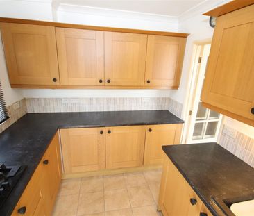 3 bedroom End Terraced to let - Photo 5