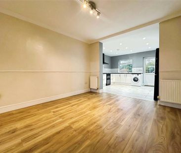 4 bedroom semi-detached house to rent - Photo 3