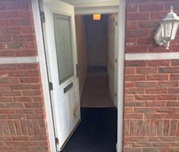 2 bedroom semi-detached bungalow to rent - Photo 2