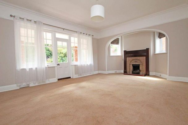 3 bedroom flat to rent - Photo 1