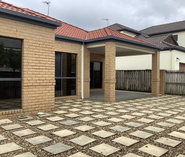 Spacious Four-Bedroom Home in Prime Varsity Lakes - Photo 3