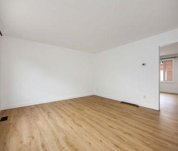 Fully Renovated 2-Bedroom Apartment in Sarnia – Modern &amp; Move-I... - Photo 4