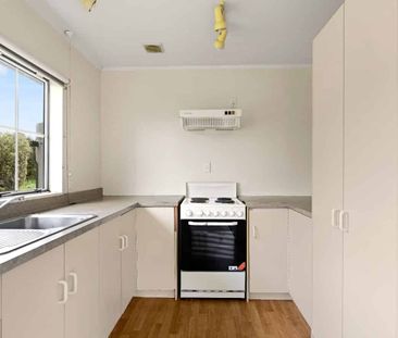 Charming 2-Bedroom Standalone Cottage - Photo 5