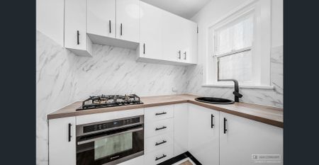 Refreshed 1-bedroom 5 minutes' walk from Rushcutters Bay - Photo 2