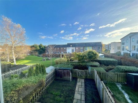 February Courtyard, The Staithes, NE8 - Photo 2