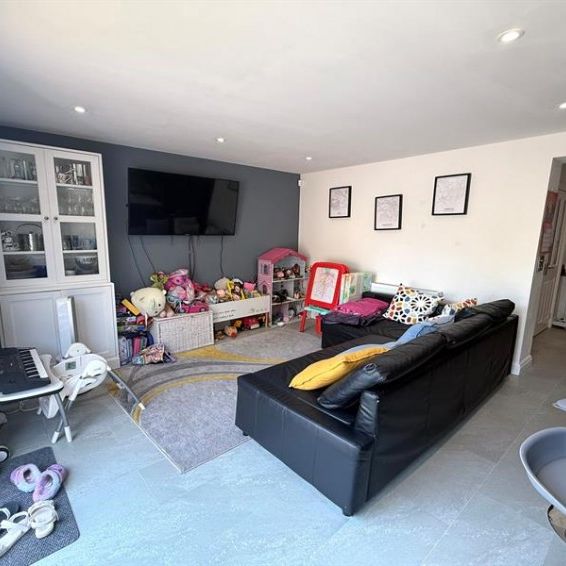 3 Bedroom Detached To Let - Photo 1