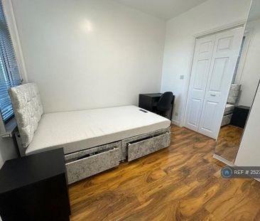 1 bedroom in a house share to rent - Photo 4