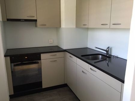 Center-near single apartment with seating - Photo 4