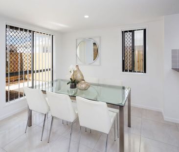 MODERN STYLISH TOWN HOUSE IN MANSFIELD STATE HIGH CATCHMENT - Photo 2