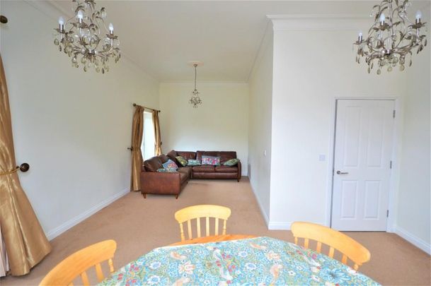 3 bedroom flat to rent - Photo 1