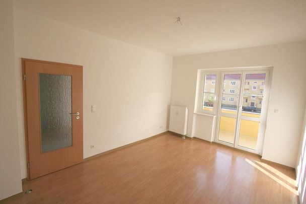 Lichtdurchflutete 3-Zimmer Wohnung in der Curiesiedlung mit Tiefgarage und Gartenblick - Photo 1