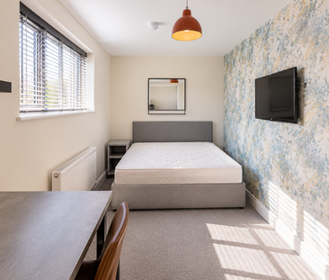 1 bedroom in a house share to rent - Photo 2