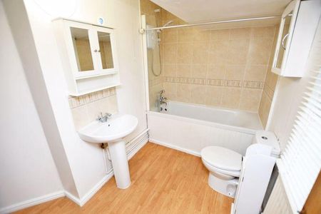 2 bedroom end of terrace house to rent - Photo 5