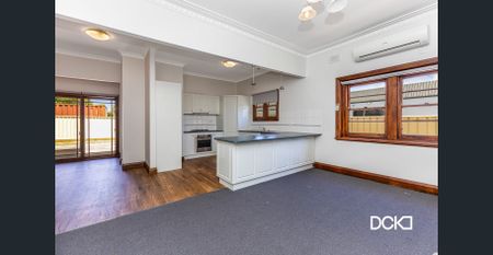 Character Home in Perfect Flora Hill Location - Photo 5