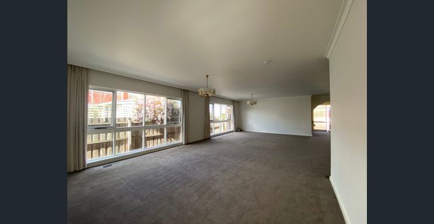 Stylish Family Home in a Prime Caulfield South Location | FLARE REAL ESTATE - Photo 1