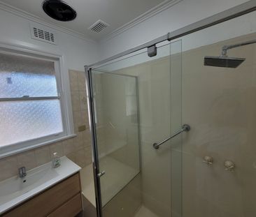 7 Charlton Crescent, Reservoir VIC 3073 - Photo 4