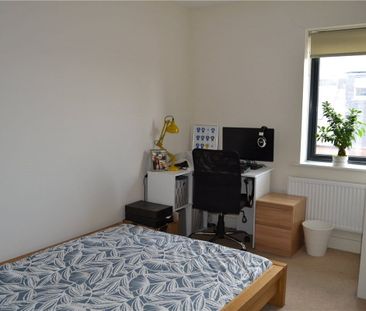 Top floor apartment with rooftop views over Newbury, in the heart o... - Photo 1