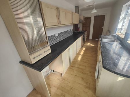 3 bedroom terraced house to rent - Photo 3