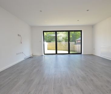 4 Bedroom Semi-Detached House - Photo 1