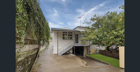 Fully Renovated Student Accommodation - Photo 5