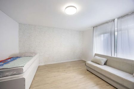 WEITBLICK: Charmante 3-Zimmer-Wohnung mit Balkon in zentraler Lage! - Photo 2