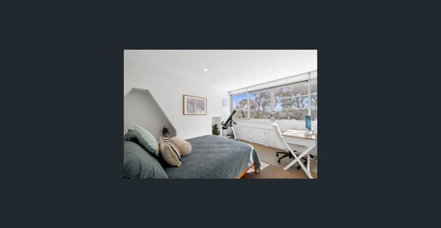 Elegant Fully Furnished Terrace in One of the Peninsula’s Most Sought-After Locations - Photo 1