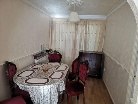 3 bedroom semi-detached house to rent - Photo 2