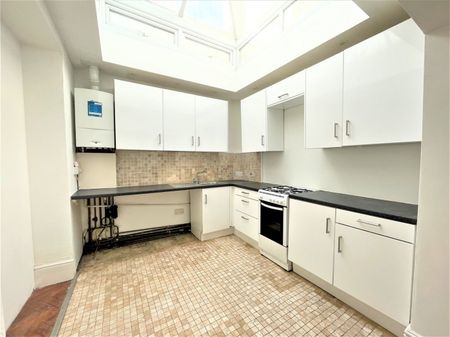 A 2 Bedroom Flat Instruction to Let in Hastings - Photo 4