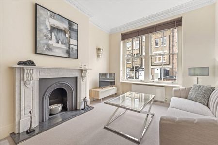 A superb two bedroom lateral apartment in the heart of Knightsbridge. The apartment benefits from a good size reception room and large kitchen. In a well known building close to the amenities of Knightsbridge. EPC rating D. - Photo 2