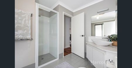 Space, Style and Modern Comforts - Photo 3