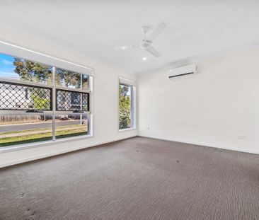 Modern Family Living in Yarrabilba - Photo 6