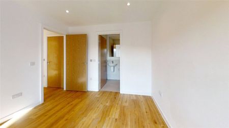 3 bedroom Flat To Rent - Photo 3