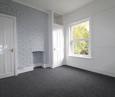 2 bedroom end of terrace house to rent - Photo 5
